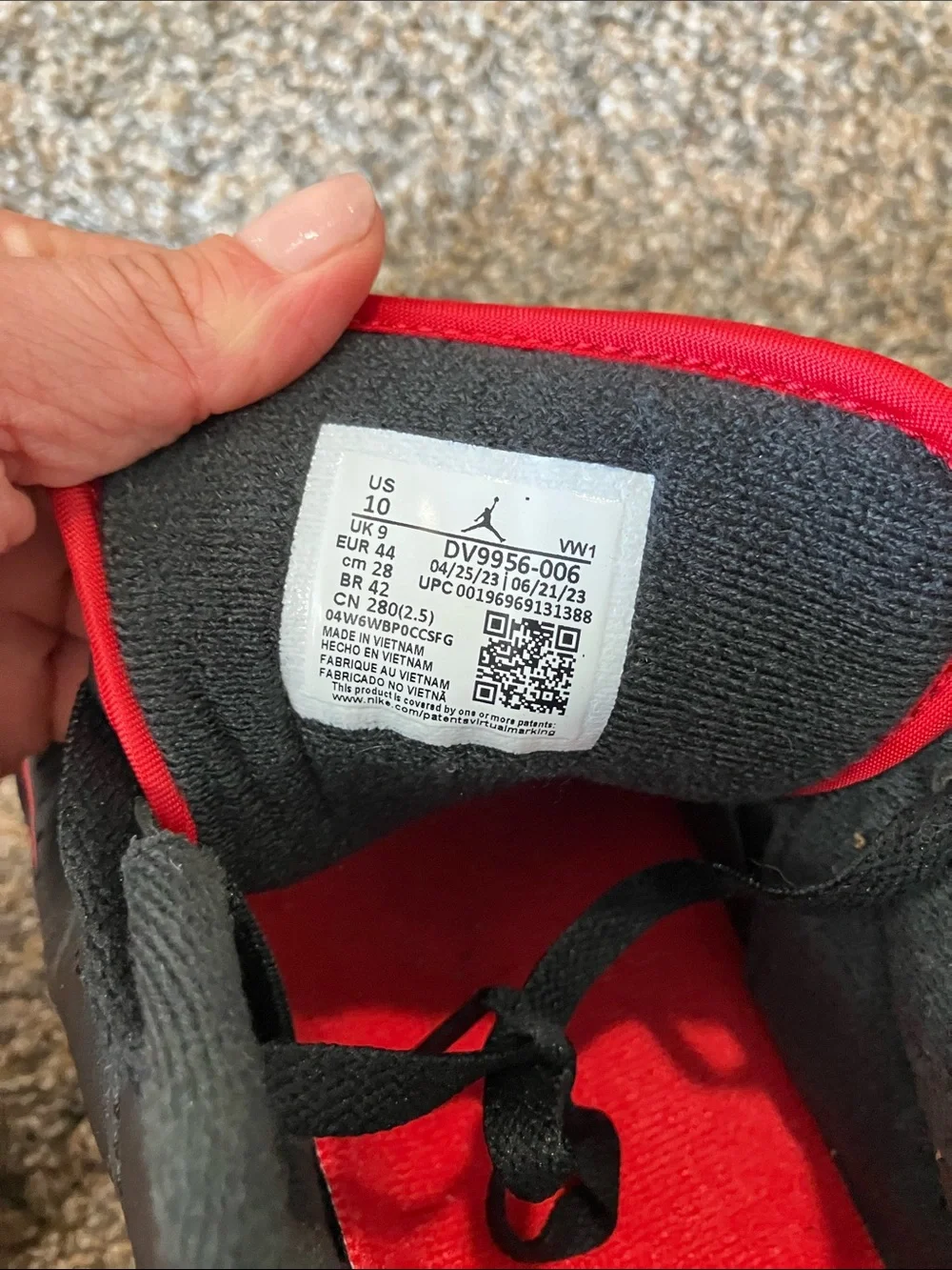 Nike Black Sneakers with Red Accents - Picture 5 of 5
